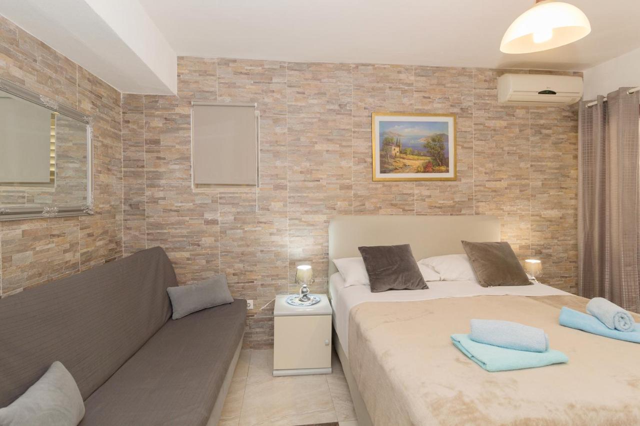 Rooms And Apartments Palma B&B Medulin Exterior photo