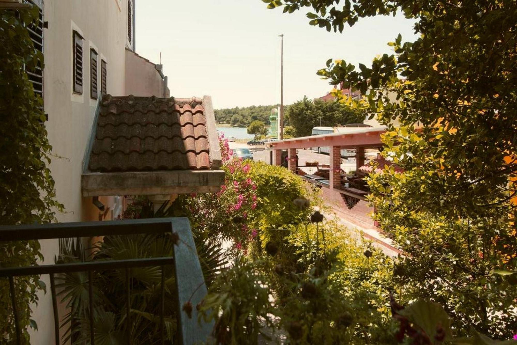 Rooms And Apartments Palma B&B Medulin Exterior photo
