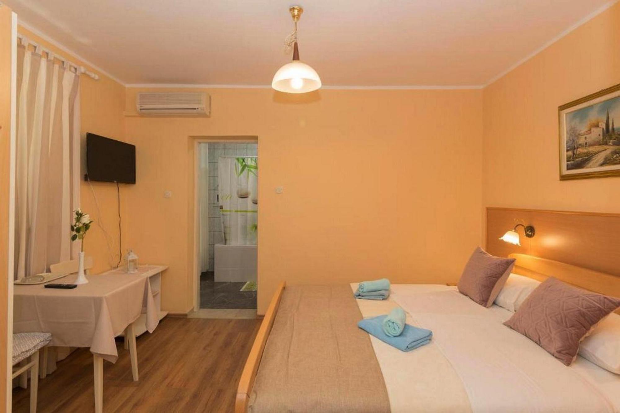 Rooms And Apartments Palma B&B Medulin Exterior photo
