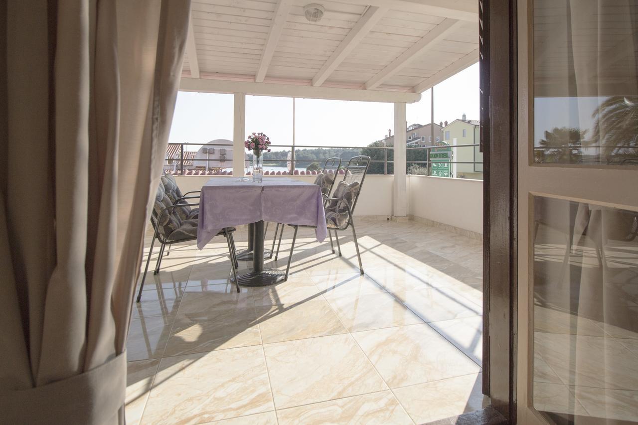 Rooms And Apartments Palma B&B Medulin Exterior photo